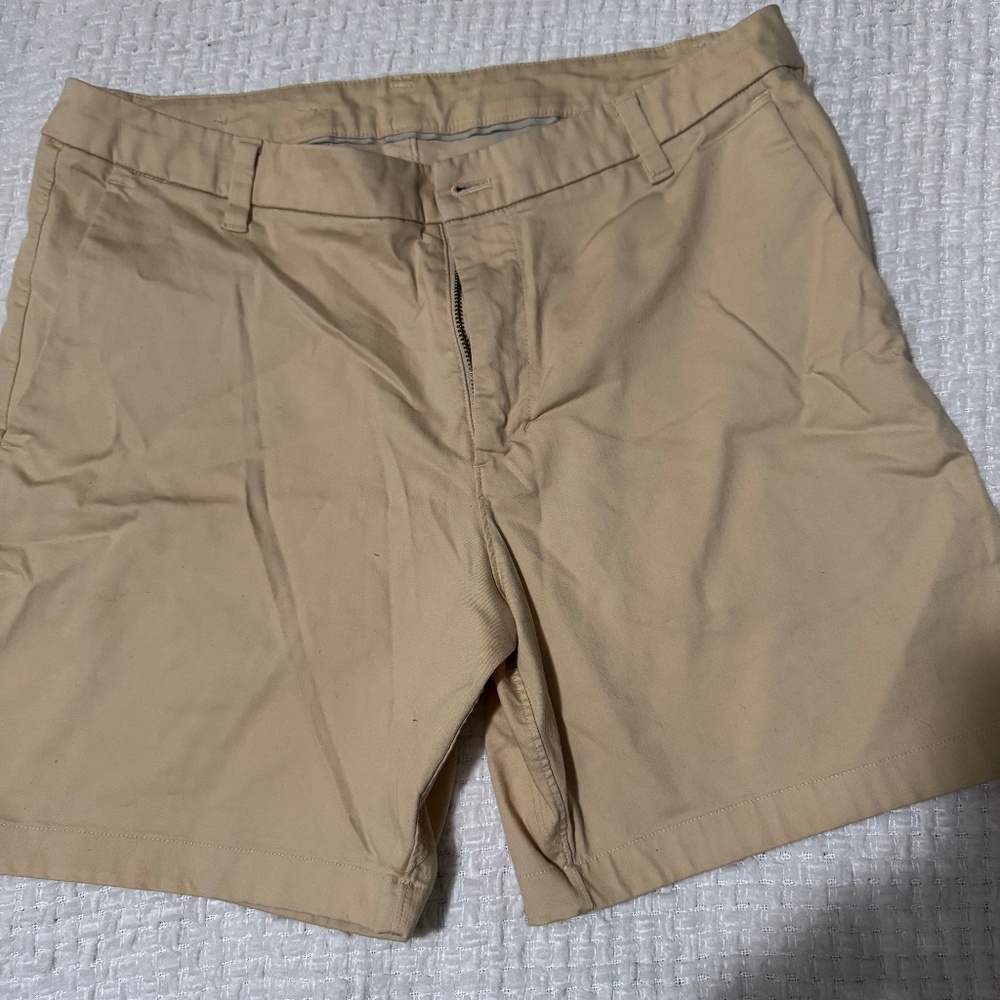 Lululemon Men’s khaki shorts size XL